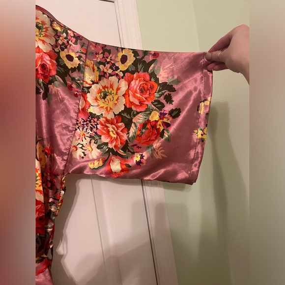 Short Floral Robe - Picture 8 of 10